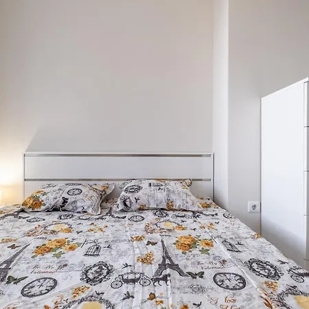 Lovely 2 Bdr Next To Mall Of *